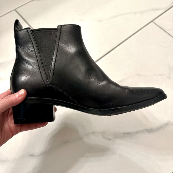 Cole Haan Black Leather Marine Pointed Toe Chelsea Ankle Booties SZ 6 - Picture 12 of 15